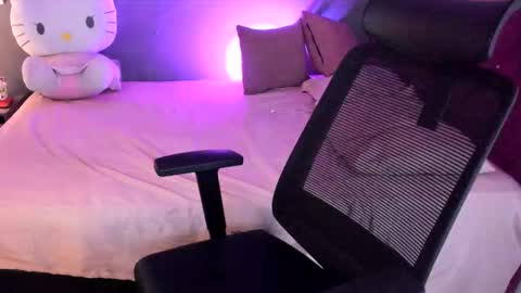 laura 3 i am independent model online show from February 17, 2:11 am