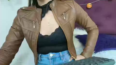 Snapshot of merlinaadams_ chatting on October 16, 10:56 pm Merlina online show from October 16, 10:56 pm