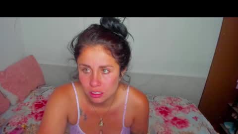Snapshot of metisha_suhi chatting on February 16, 1:05 pm metisha_suhi online show from February 16, 1:05 pm