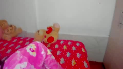 Snapshot of metisha_suhi chatting on February 3, 1:40 pm metisha_suhi online show from February 3, 1:40 pm
