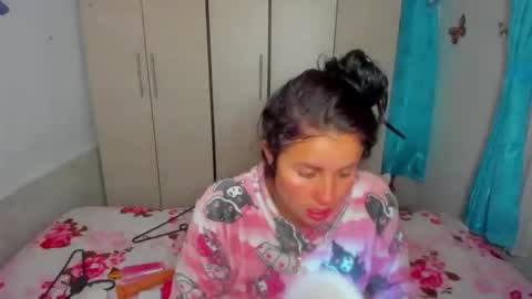 Snapshot of metisha_suhi chatting on February 17, 1:33 pm metisha_suhi online show from February 17, 1:33 pm