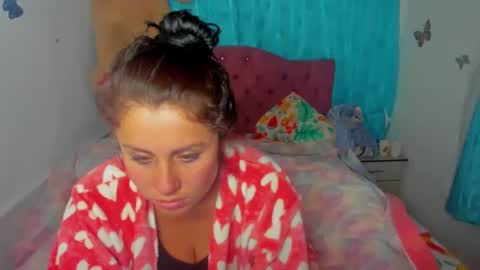 Snapshot of metisha_suhi chatting on December 2, 1:23 pm metisha_suhi online show from December 2, 1:23 pm