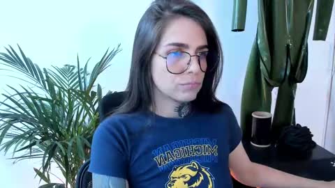 Snapshot of meurief chatting on October 4, 7:18 pm Meurif online show from October 4, 7:18 pm