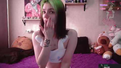 Snapshot of mevis_li chatting on October 2, 3:22 am Mavis online show from October 2, 3:22 am