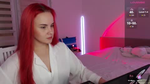 Snapshot of mi_cherry chatting on February 12, 11:51 pm Alice online show from February 12, 11:51 pm