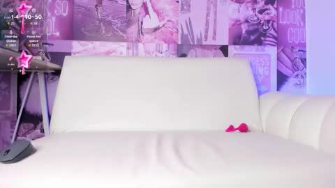 Mia online show from February 4, 6:55 pm