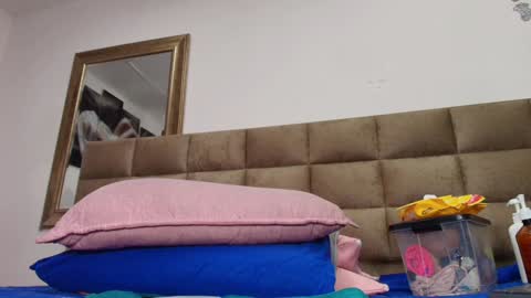 Emi online show from January 16, 7:20 pm