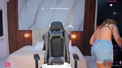 Snapshot of mia_18v chatting on February 21, 8:38 pm Violett online show from February 21, 8:38 pm