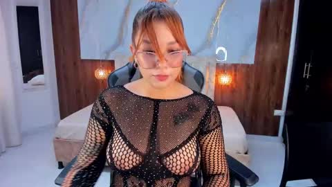 Snapshot of mia_18v chatting on March 5, 9:50 pm Violett online show from March 5, 9:50 pm