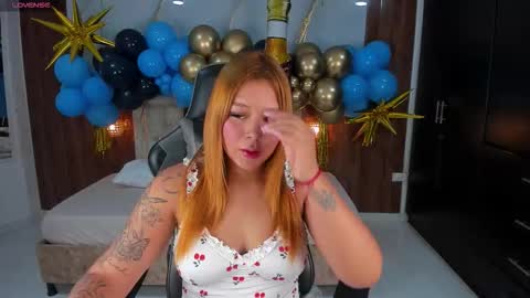 Snapshot of mia_18v chatting on October 6, 7:29 pm Violett online show from October 6, 7:29 pm