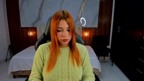 Snapshot of mia_18v chatting on January 5, 6:02 pm Violett online show from January 5, 6:02 pm