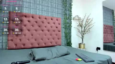 Mia online show from November 2, 3:32 am