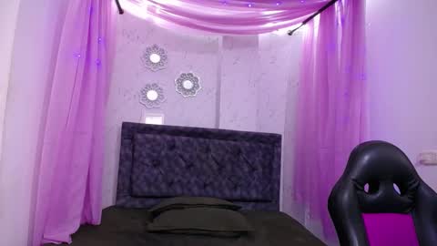 Snapshot of mia__thomson_ chatting on October 5, 2:44 pm MIA online show from October 5, 2:44 pm