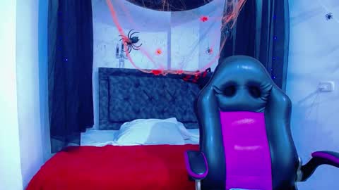 Snapshot of mia__thomson_ chatting on November 1, 1:37 pm MIA online show from November 1, 1:37 pm