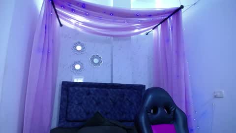 Snapshot of mia__thomson_ chatting on September 25, 2:05 pm MIA online show from September 25, 2:05 pm