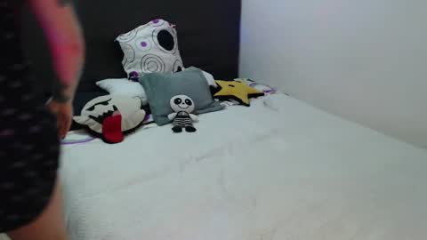 Snapshot of mia_adams_red chatting on October 5, 12:59 am mia online show from October 5, 12:59 am