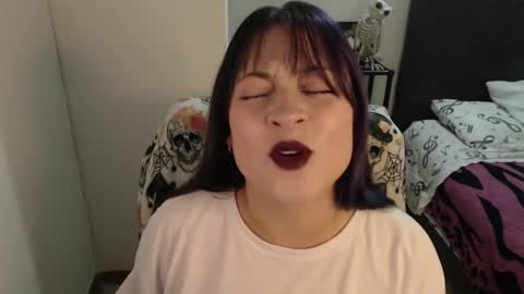mia online show from January 3, 12:43 am