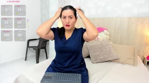 Mia Aristizabal online show from December 2, 11:34 am