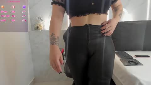 Snapshot of mia_becke chatting on February 27, 11:41 am Mia online show from February 27, 11:41 am