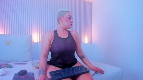 Snapshot of mia_becke chatting on January 9, 12:09 pm Mia online show from January 9, 12:09 pm