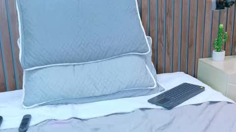 Mia Bellefort online show from February 13, 2:24 am