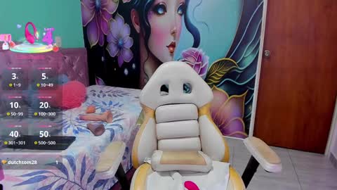 Snapshot of mia_bigtits_17 chatting on October 25, 11:44 pm Mia online show from October 25, 11:44 pm