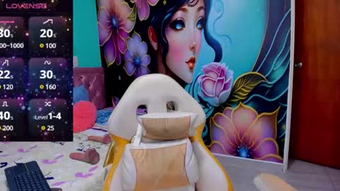 Snapshot of mia_bigtits_17 chatting on January 24, 12:52 am Mia online show from January 24, 12:52 am