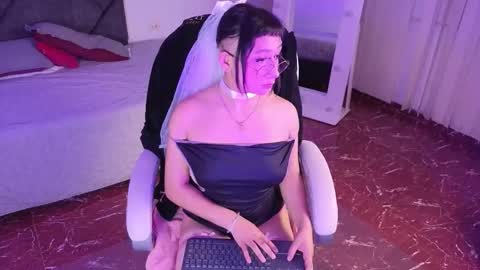 mia online show from February 20, 4:44 am