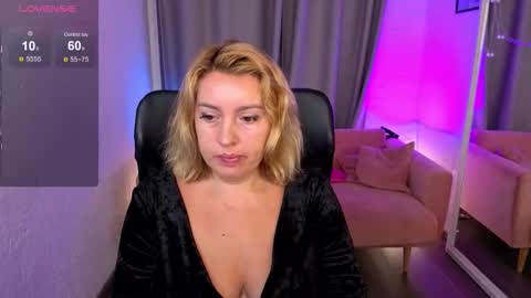 Mia online show from September 25, 6:01 am