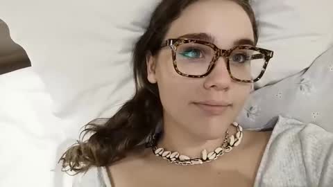 Snapshot of mia_boone chatting on December 21, 3:31 pm mia_boone online show from December 21, 3:31 pm