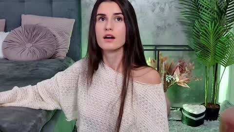 Snapshot of mia_carter99 chatting on December 12, 10:09 pm Freya Allen online show from December 12, 10:09 pm
