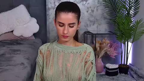 Freya Allen online show from October 19, 10:45 pm