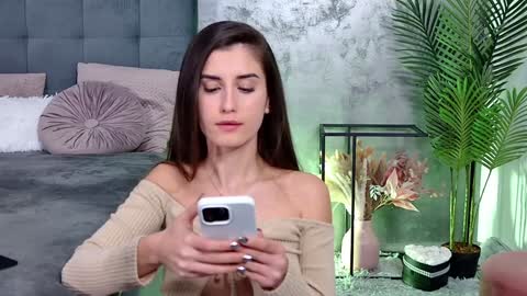 Snapshot of mia_carter99 chatting on December 11, 10:06 pm Freya Allen online show from December 11, 10:06 pm