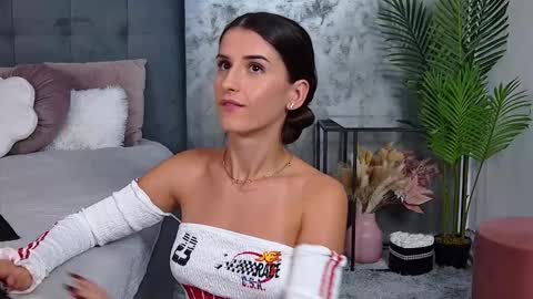 Snapshot of mia_carter99 chatting on September 16, 9:34 pm Freya Allen online show from September 16, 9:34 pm
