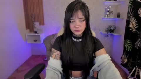 Mia online show from December 6, 6:59 am