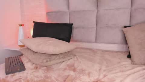 Mia crawford online show from February 25, 1:42 pm