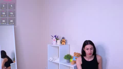 Snapshot of mia_crazyy chatting on October 18, 4:21 pm U can call me Angel3 online show from October 18, 4:21 pm