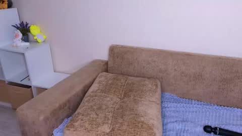 Snapshot of mia_crazyy chatting on October 15, 4:42 pm U can call me Angel3 online show from October 15, 4:42 pm