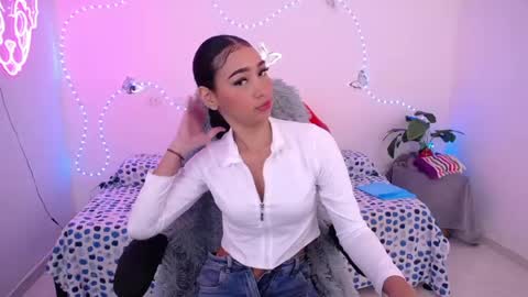 mia_cute_girl online show from June 1, 1:35 pm