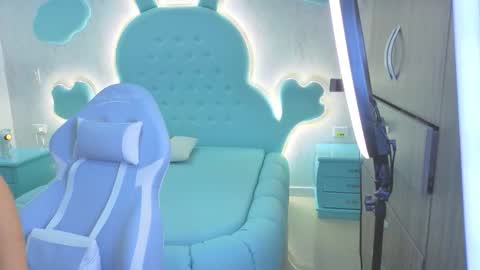 Mia Cuttee online show from November 1, 4:38 am