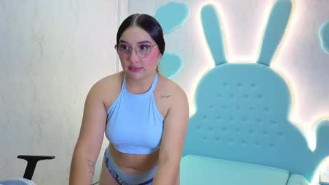 Mia Cuttee online show from October 3, 4:06 am