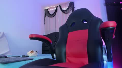 Mia online show from March 9, 6:21 pm