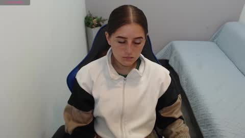 Mia online show from September 22, 1:20 pm