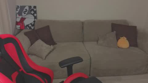 Mia online show from October 5, 8:30 am