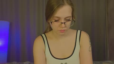 Mia online show from October 25, 12:35 pm