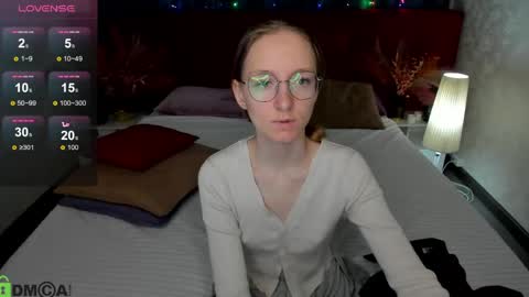 mia_e1fie online show from May 7, 12:04 am