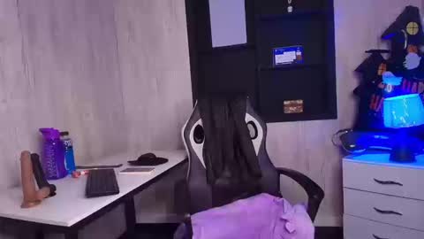 Snapshot of mia_esposito2 chatting on October 16, 4:37 am mia_esposito2 online show from October 16, 4:37 am