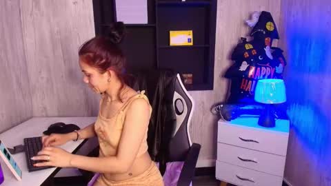 Snapshot of mia_esposito2 chatting on October 29, 4:50 am mia_esposito2 online show from October 29, 4:50 am