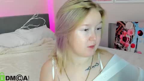 Snapshot of mia_ferd chatting on October 12, 2:25 am Mia online show from October 12, 2:25 am