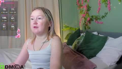 Snapshot of mia_ferd chatting on October 7, 7:57 am Mia online show from October 7, 7:57 am